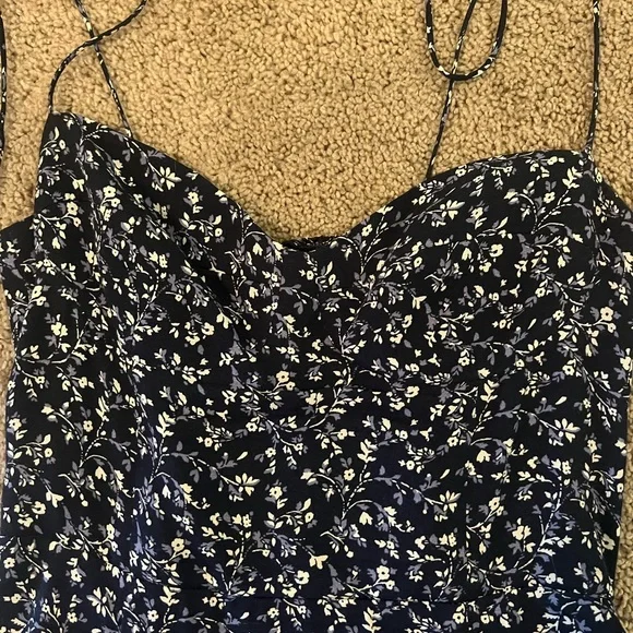 Reformation Saskia mini dress in blue floral print, size 6 - Picture 4 of 6